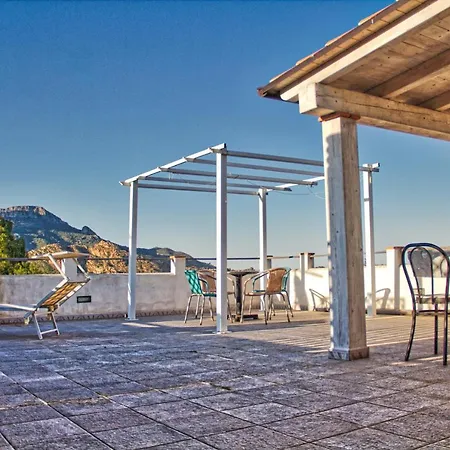Trebenoro Oda ve Kahvaltı 3*