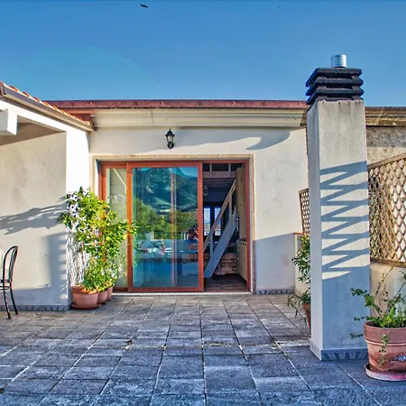 Trebenoro Oda ve Kahvaltı 3*